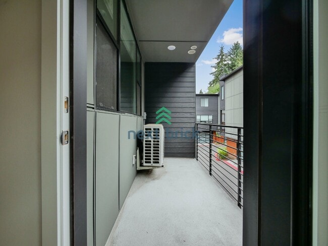 Building Photo - Welcome to this beautiful 4-bedroom, 3.5-bathroom for Rent!