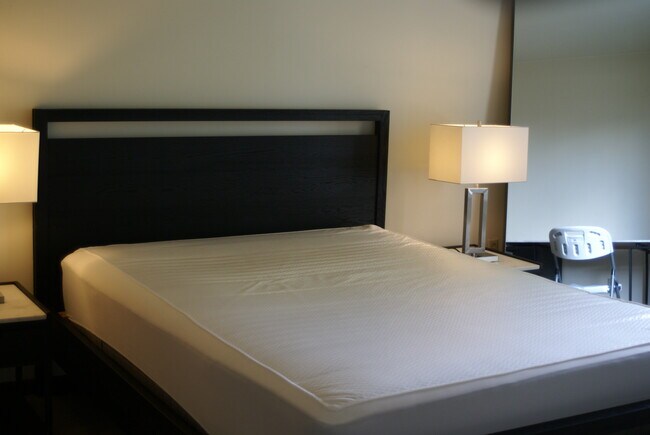 Building Photo - 5708 Walnut St