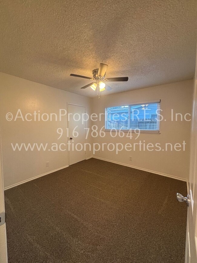 Building Photo - Move In Special $500.00 off 1st Mo Rent: C...