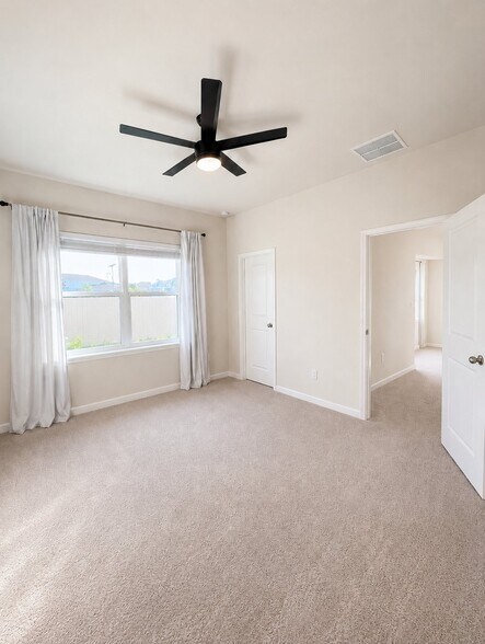 Building Photo - 10507 High Noon Trl