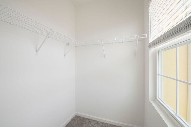 Building Photo - TOWNHOUSE 3 Bedrooms 2.5 Baths