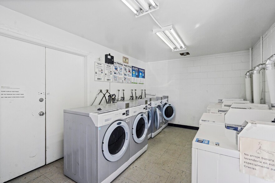 Building Photo - 8601 International Ave