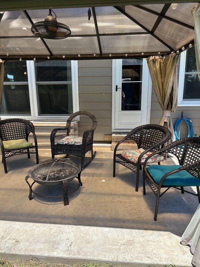 Building Photo - 601 E McKissock St