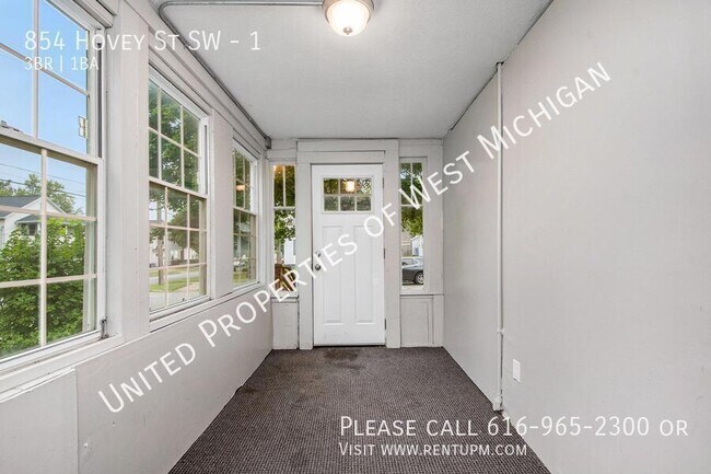 Building Photo - 854 Hovey St SW