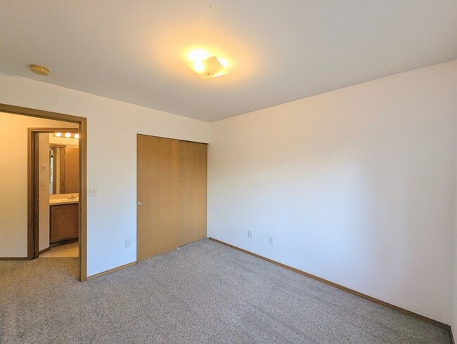 Building Photo - 3bd/2.5ba Everett Home