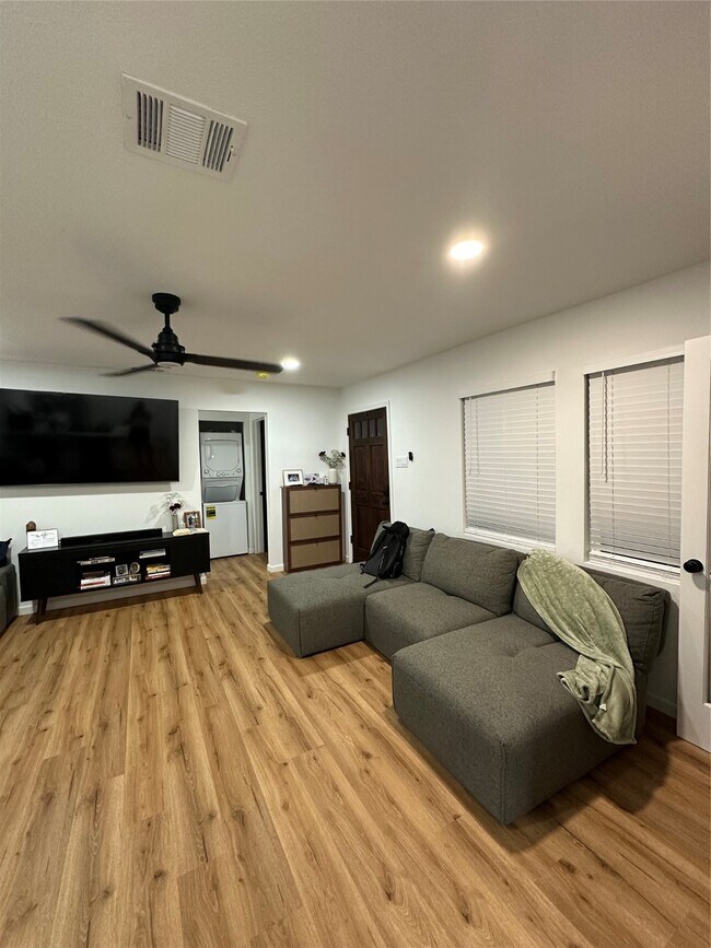 Building Photo - 32 Farrell St