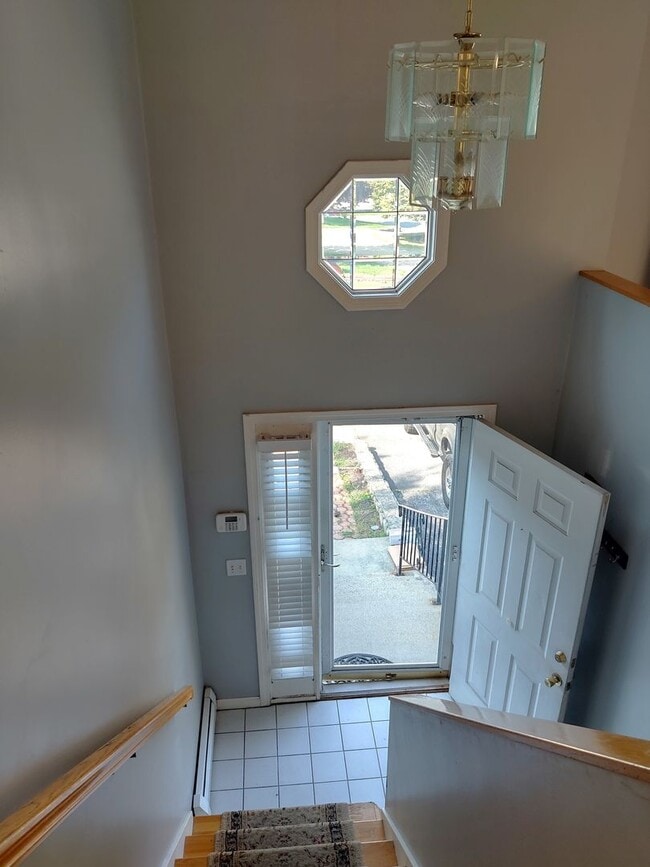 Building Photo - ****Cranston West/Stonehill - Single Famil...