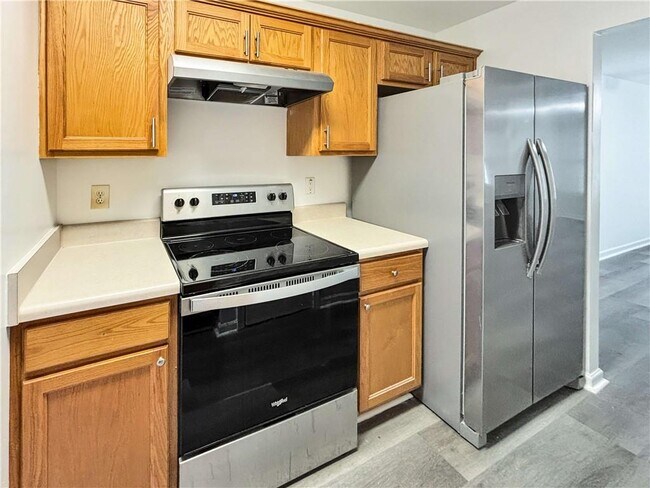 Building Photo - 1400 Stonehaven Cir