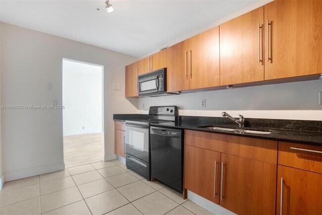 Building Photo - 3000 S Ocean Dr