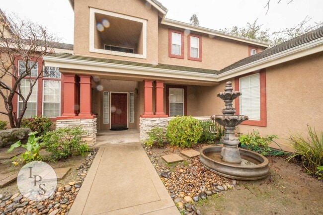 Building Photo - North Fresno Home, 4BR/3BA, in CUSD - Lots of Amenities!