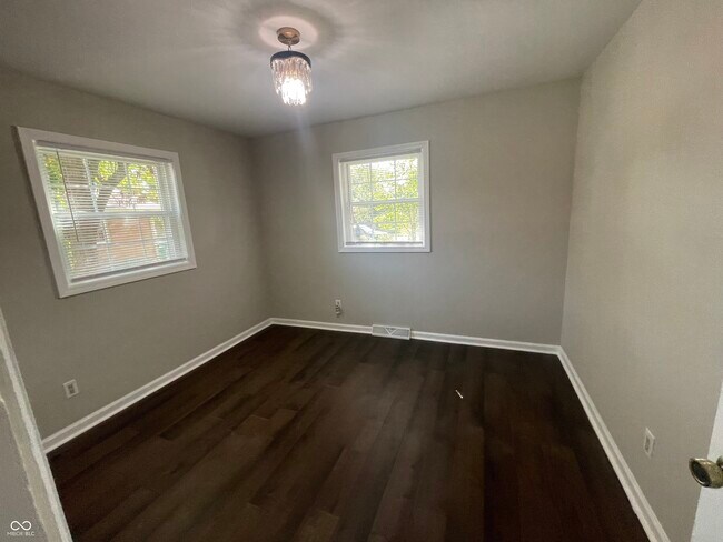 Building Photo - 1416 Miami Ct S