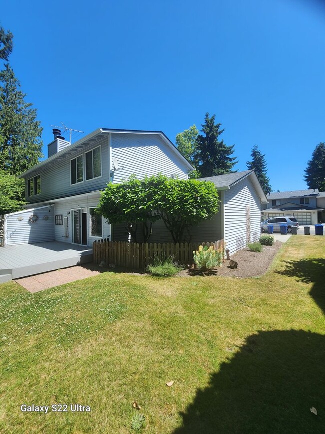Building Photo - 805 142nd Pl SE
