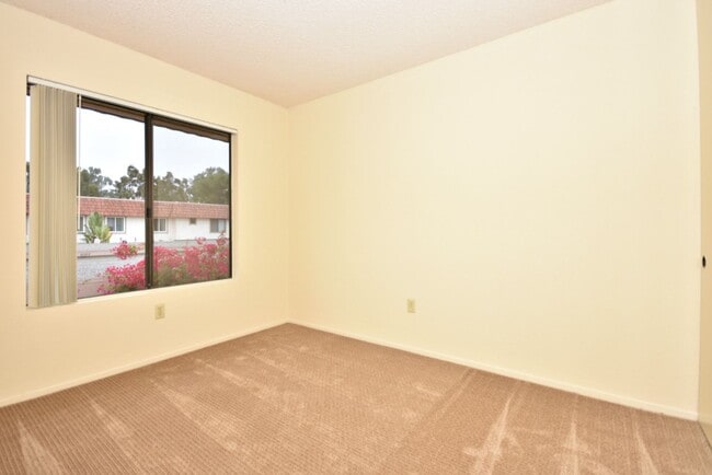 Building Photo - 3 Bed 2 Story Townhome in Tanglewood Community!