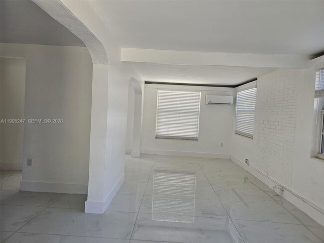 Building Photo - 1464 SW 26th Ave