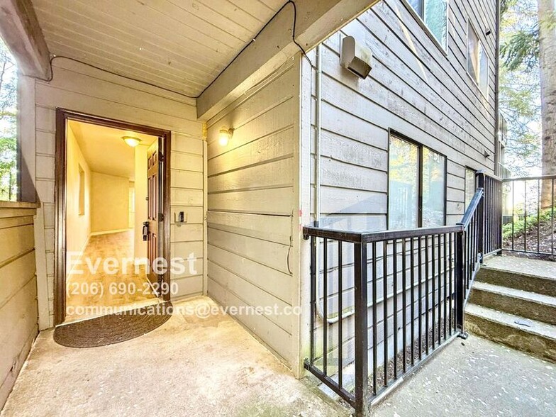 Building Photo - 12543 NE 23rd Pl