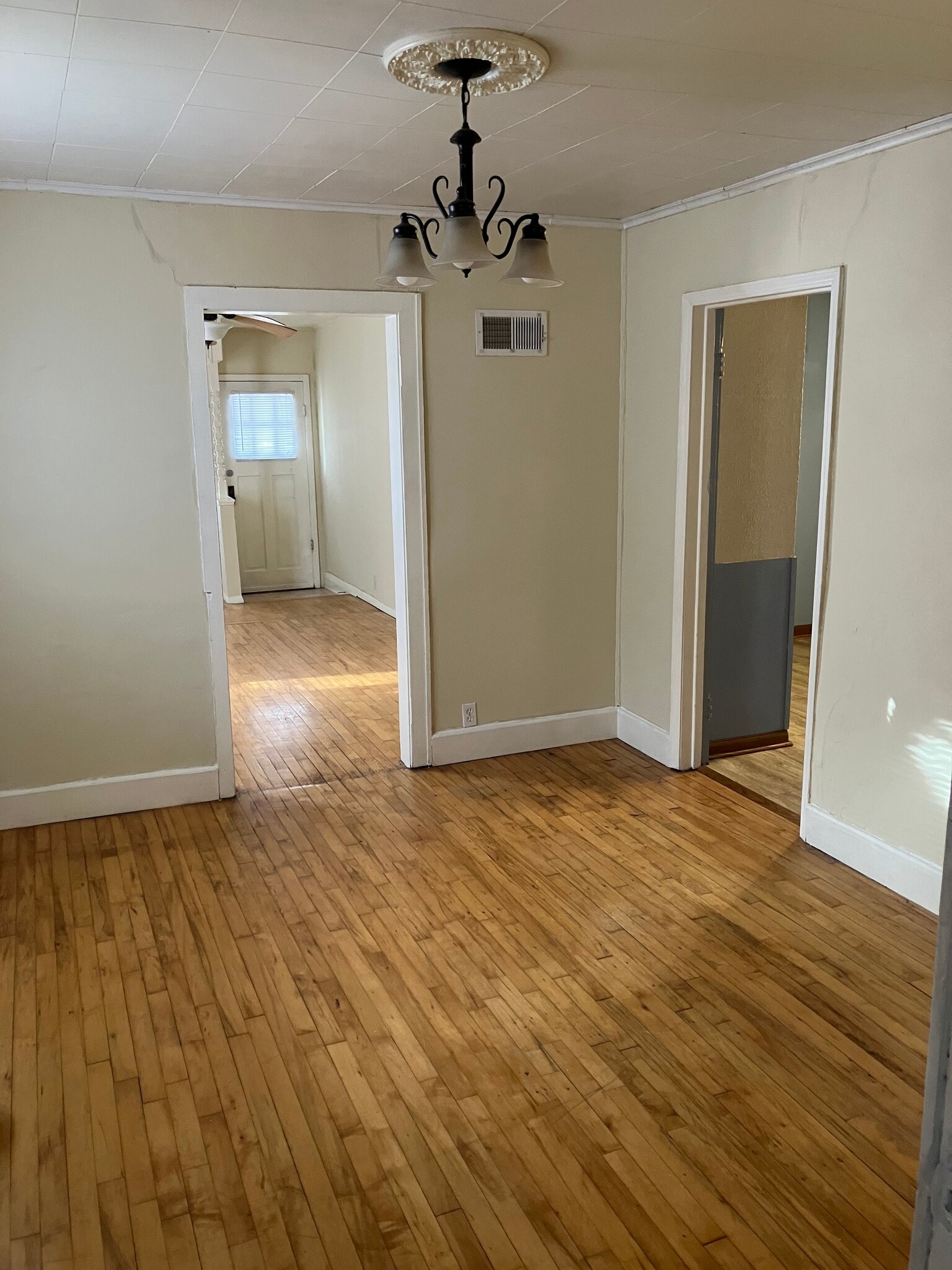 Building Photo - 114 N 79th St