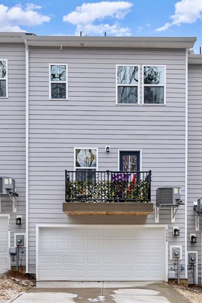 Building Photo - Modern Townhome in Stone Creek Townhomes