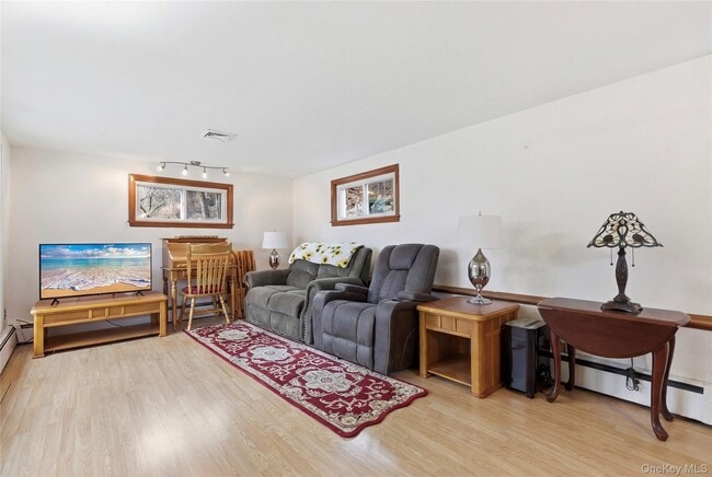 Building Photo - 19 King St