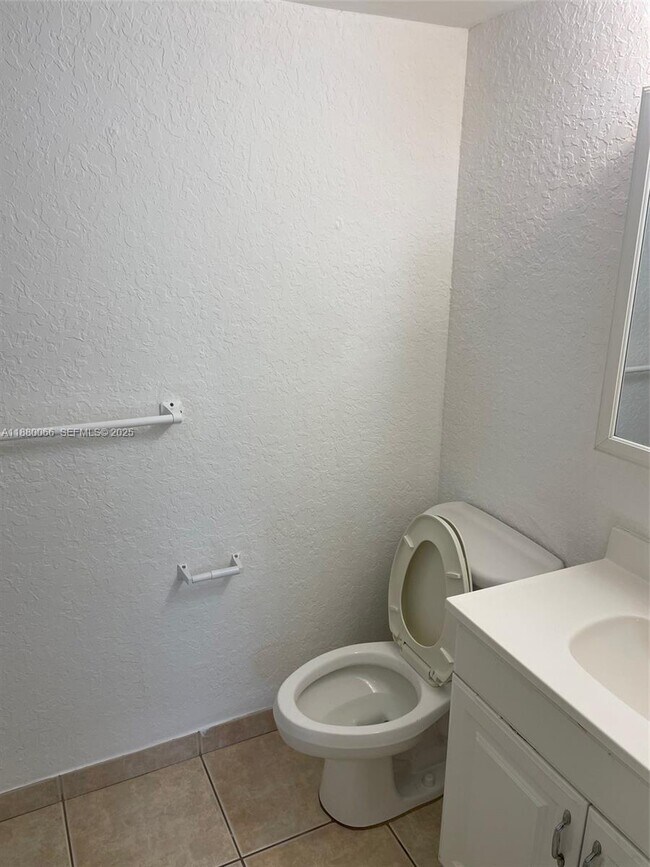 Building Photo - 2401 Riverside Dr