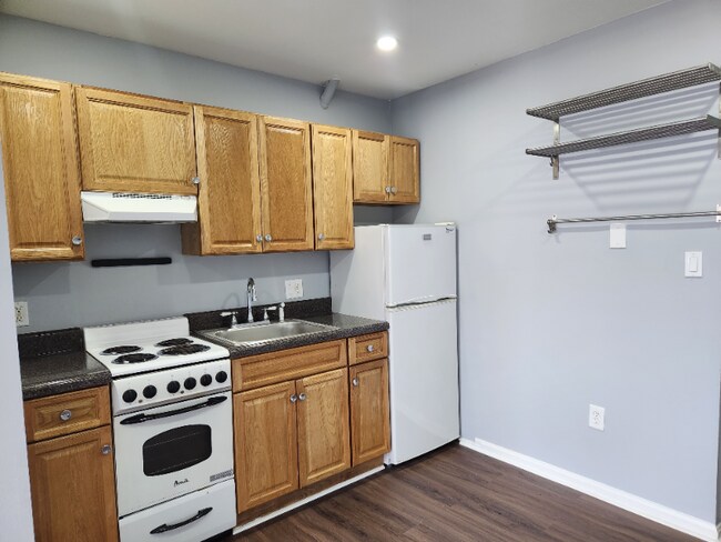 Building Photo - 329 Elm St NW