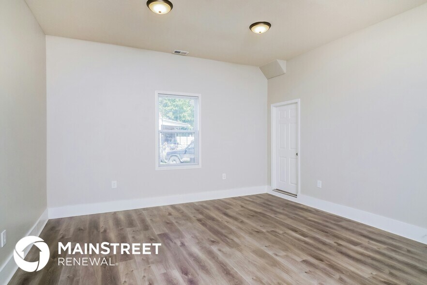 Building Photo - 3409 Vermont Ave