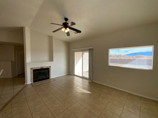 Building Photo - 3 Bedroom Single Story Home Available Near Unser Blvd NE & King Blvd NE!