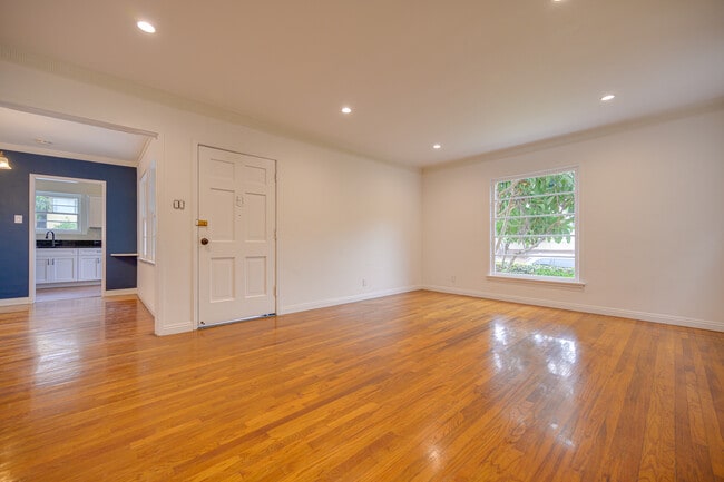 Building Photo - 1333 Cochran Ave