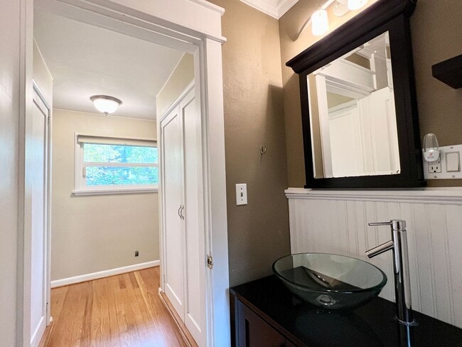 Building Photo - 10340 Fischer Pl NE