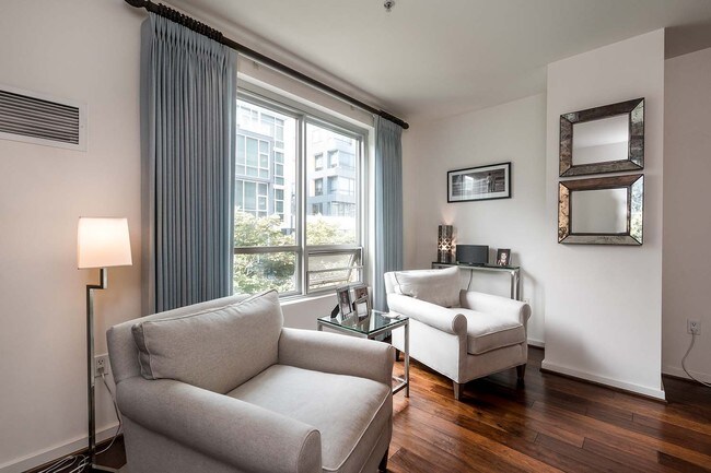 Building Photo - Luxury Condo at Park Terrace