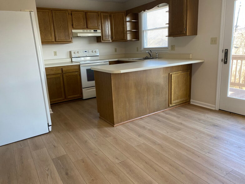 Building Photo - 506 Dover St