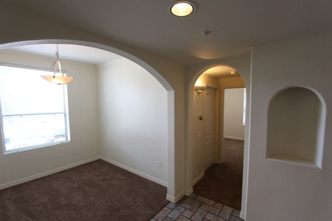Building Photo - Light-Filled 2 Bed / 2 Bath Condo | 1,104 Sq Ft | Fireplace | Private Balcony