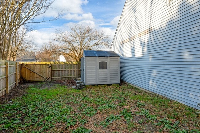 Building Photo - 163 Spruance Rd