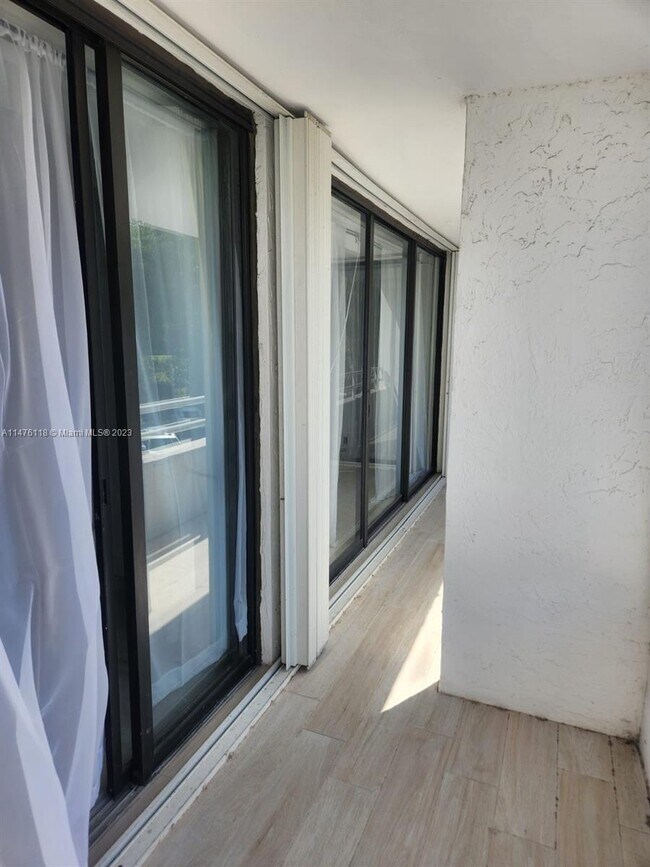 Building Photo - 20355 NE 34th Ct