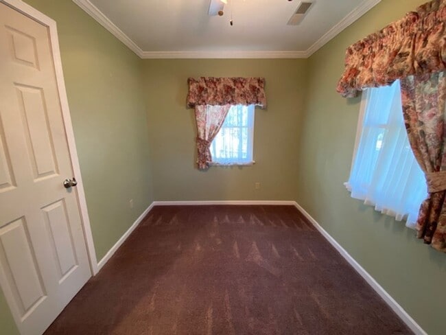 Building Photo - Single-Level Living! 3BR Ranch by Portage ...