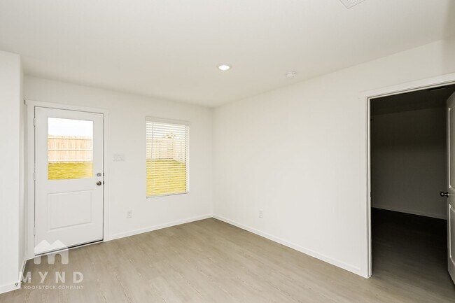 Building Photo - 2652 Mistwood Dr