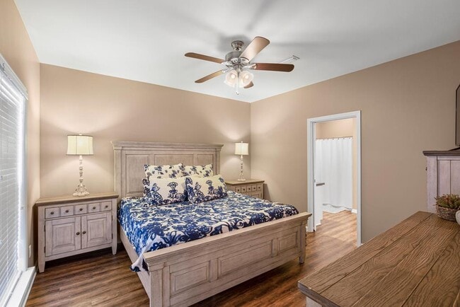 Building Photo - 220 Maplecliff Dr