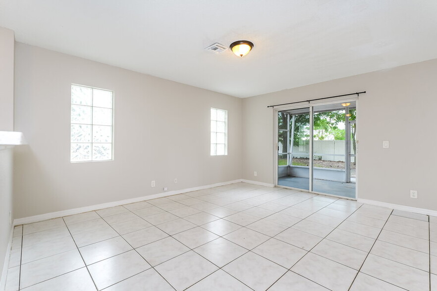Building Photo - 4124 Pine Hollow Cir