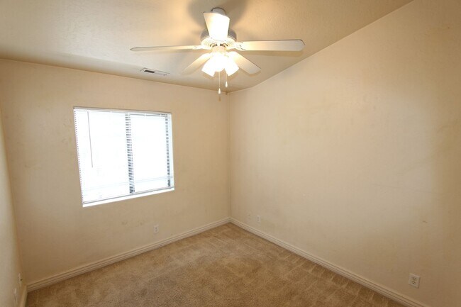 Building Photo - 1478 E Ivy Ln