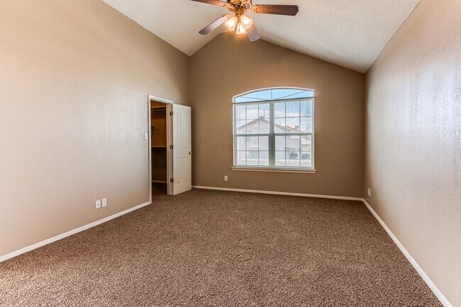 Building Photo - 3 Bedroom Northeast home for rent