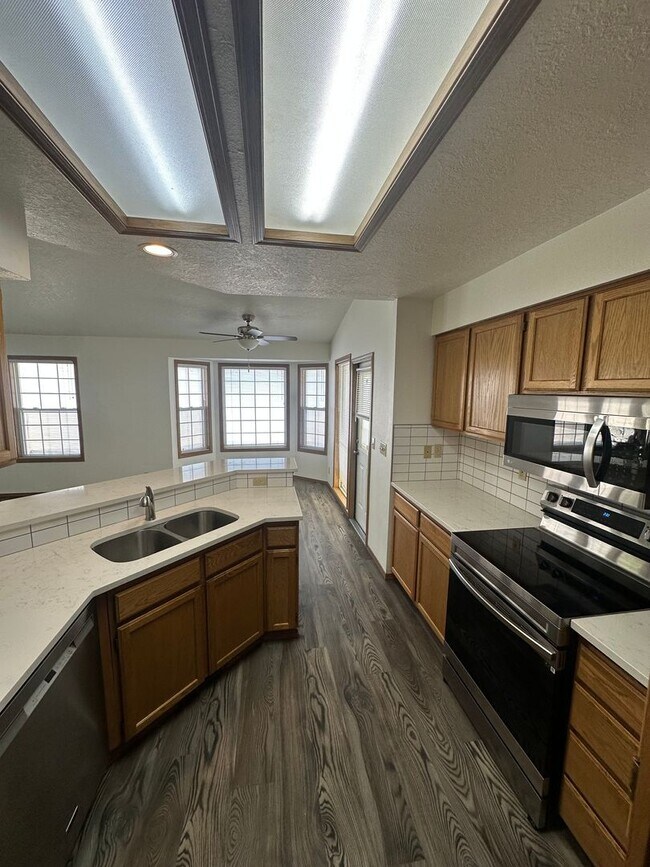 Building Photo - Tranquil & delightful 3-bedroom, 2-bathroo...