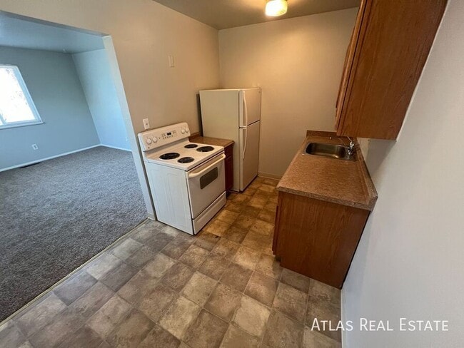 Building Photo - 960 W Moreno Ave