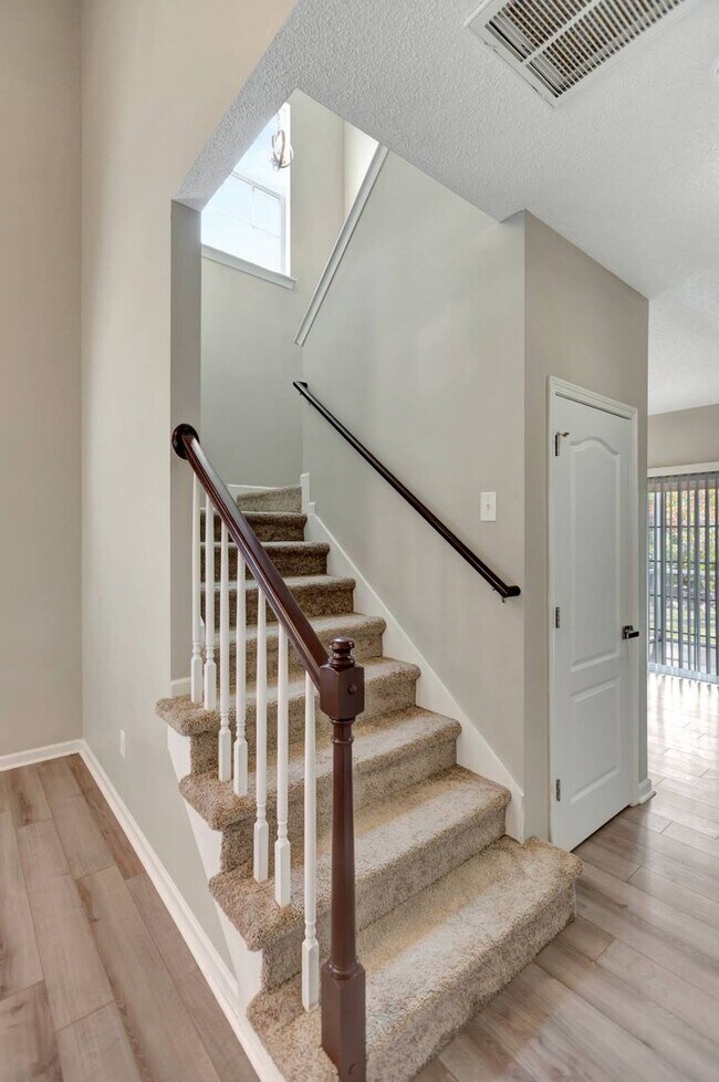 Building Photo - Lakes of Summerville