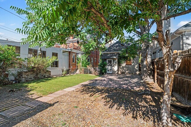 Building Photo - Comfort & Convenience in the Heart of Denver – 3BR/2BA