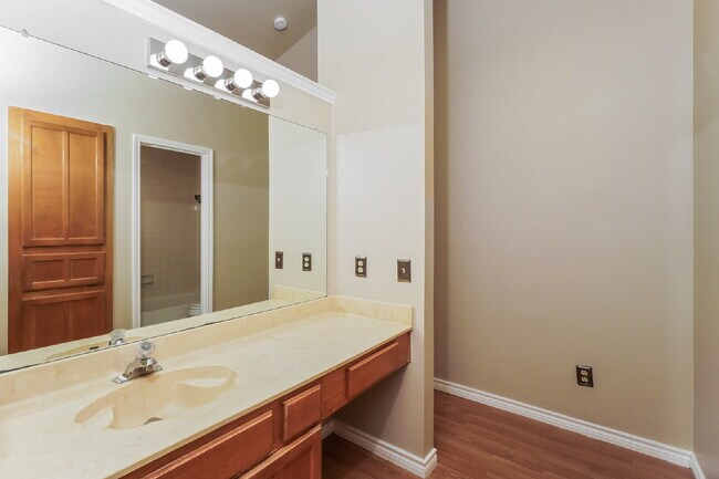 Building Photo - "Charming 3-Bedroom San Antonio Home with Cozy Fireplaces & Ample Storage!"