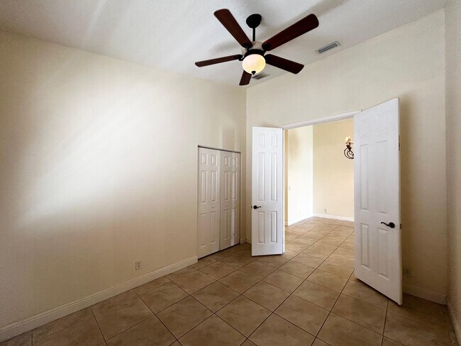 Building Photo - 7458 Via Luria