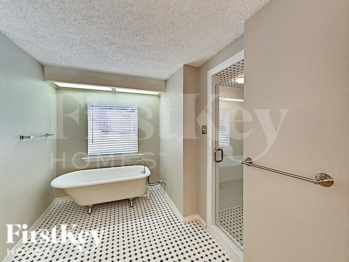 Building Photo - 1852 Rhinevalley Dr
