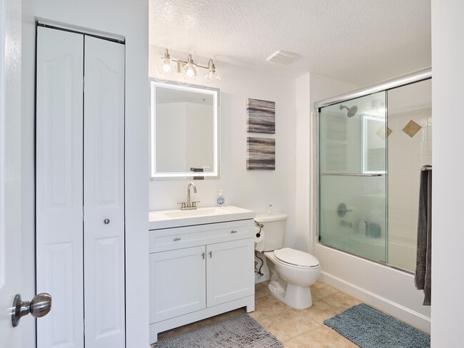 Building Photo - 9112 Myrtlewood Cir W