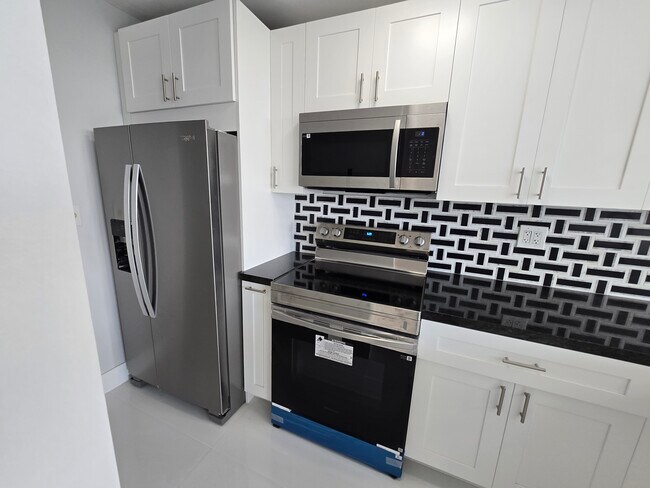 Building Photo - 1700 NW North River Dr