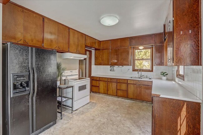 Building Photo - 4Bed/2Bath - Home For Rent in Fort Atkinson