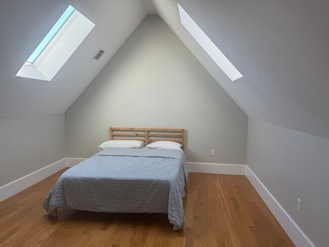 Building Photo - 204 Spencer Ave